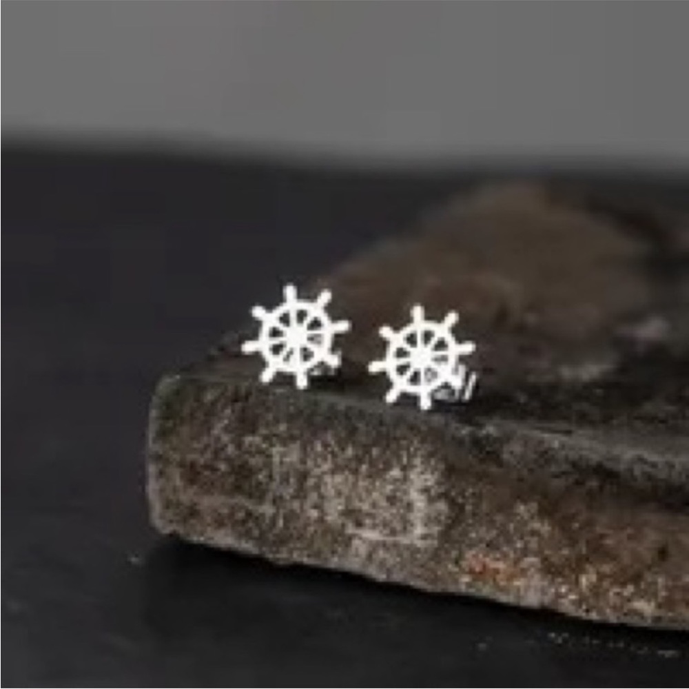 🔥5 for $25 🔥 Stainless Steel Ship Wheel Earrings
